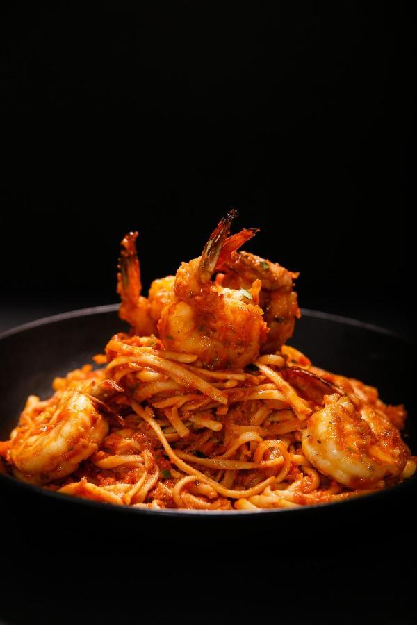 Ambiance Boutique Art Hotel 라호르 외부 사진 Shrimp and pasta