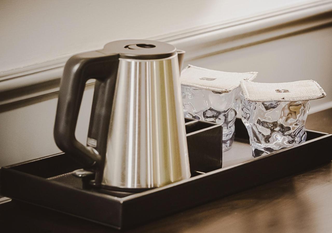 Ambiance Boutique Art Hotel 라호르 외부 사진 A kettle
