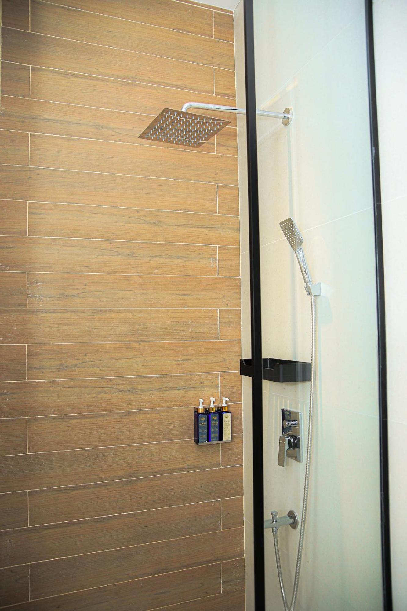 Ambiance Boutique Art Hotel 라호르 객실 사진 A shower